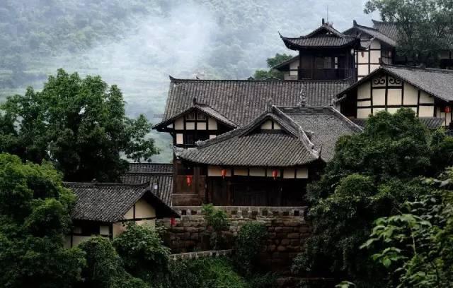 逃离违建房屋5